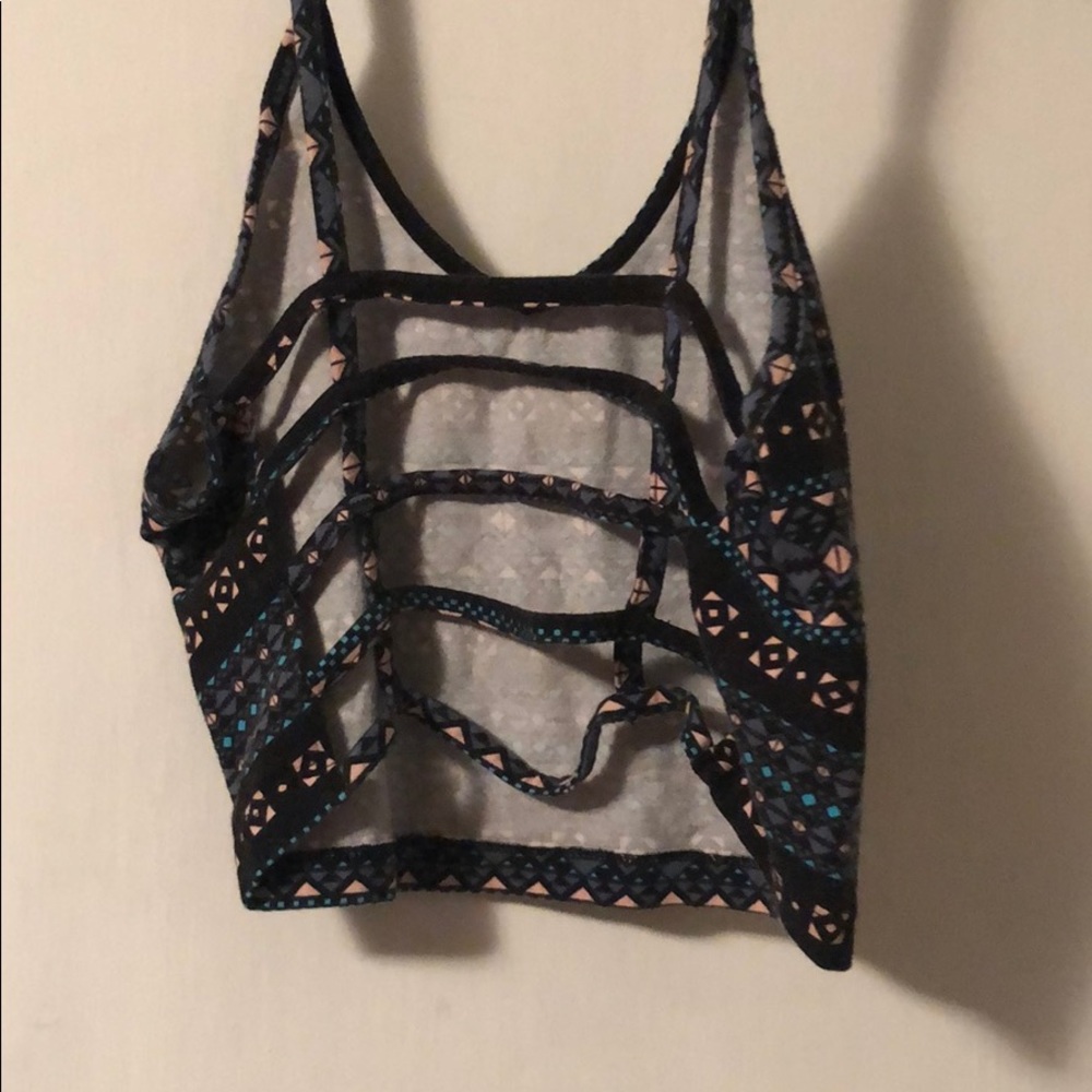 Pattern Crop Top - Picture 2 of 3